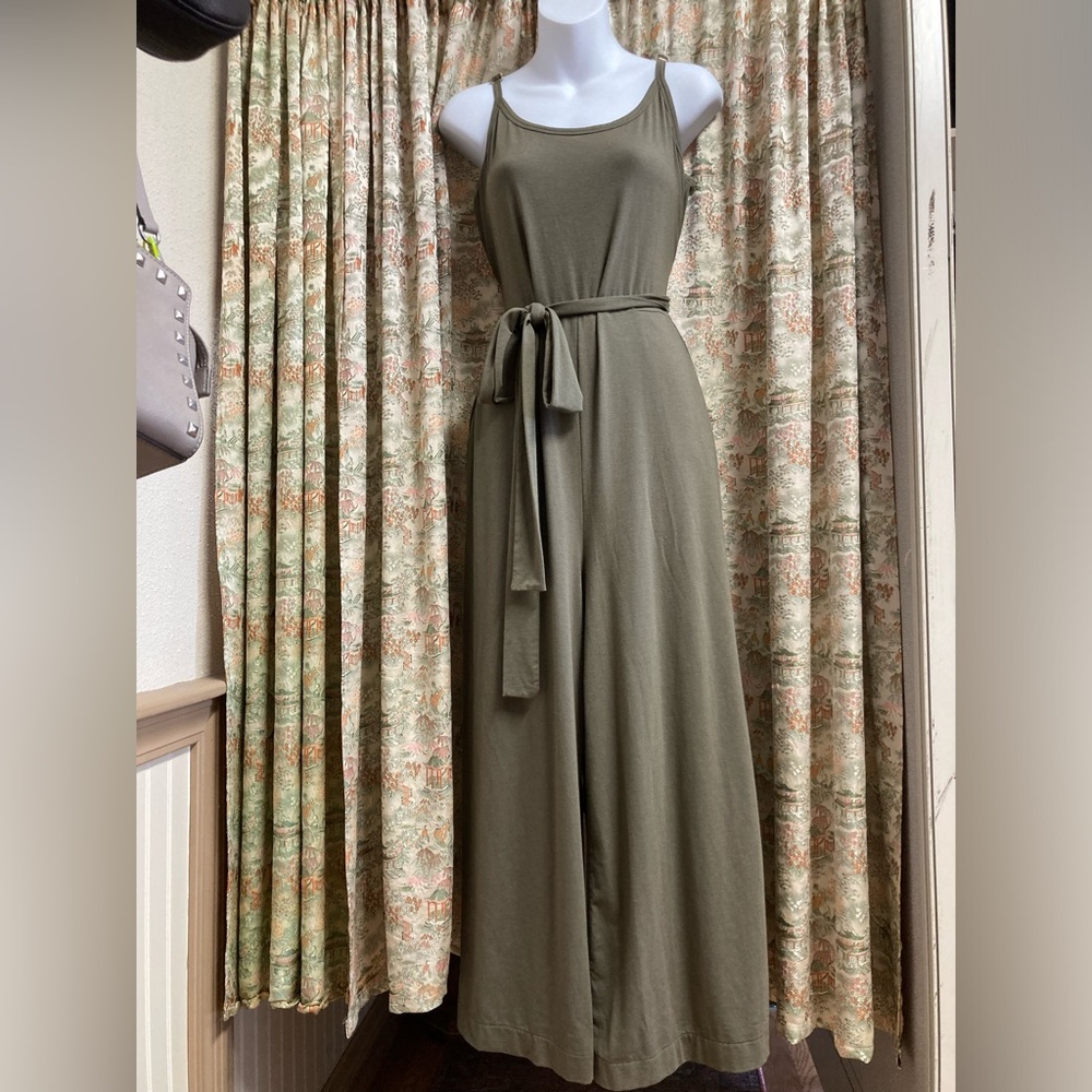 Cuyana V-Back Jumpsuit in Olive Green Size Medium